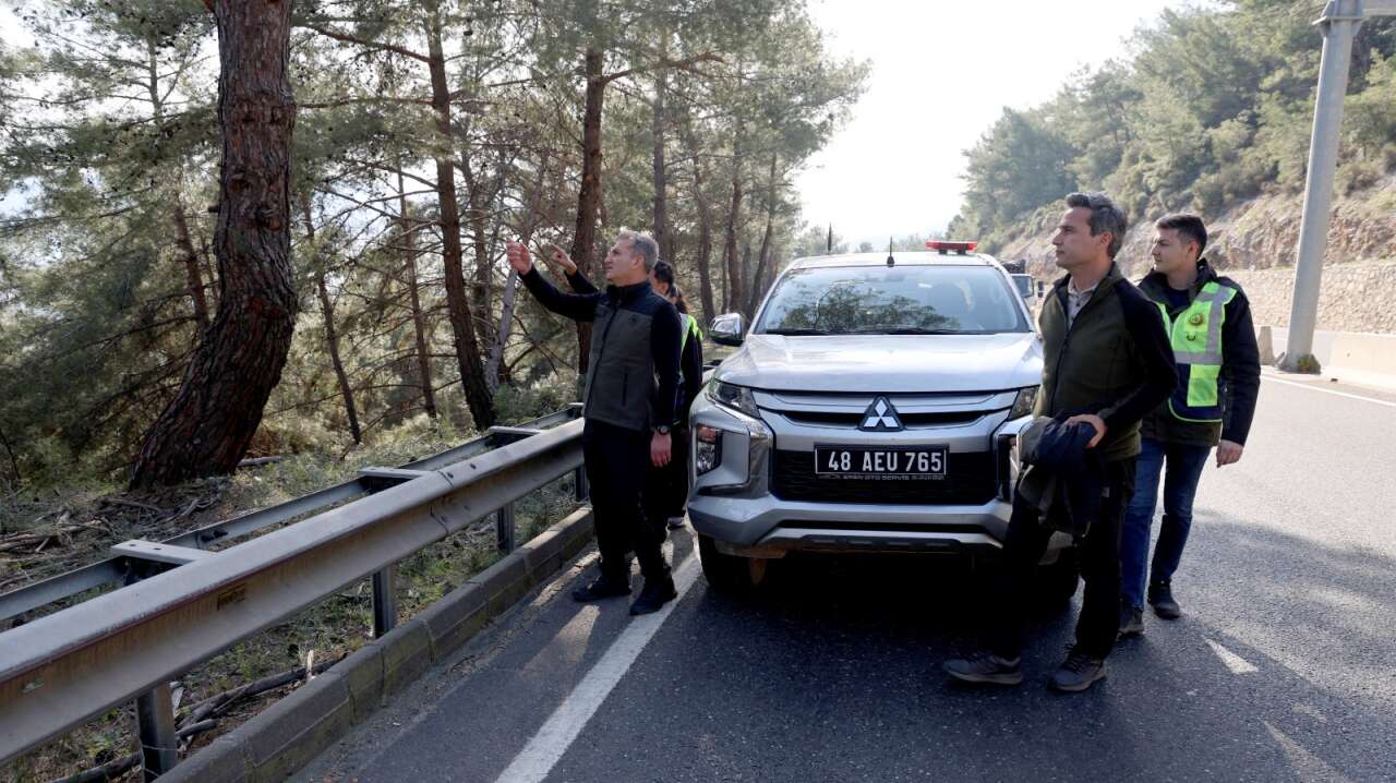 Sakar Geçidi’nde Yangın Riskine Karşı Yol Kenarı Temizliği Sürüyor 8